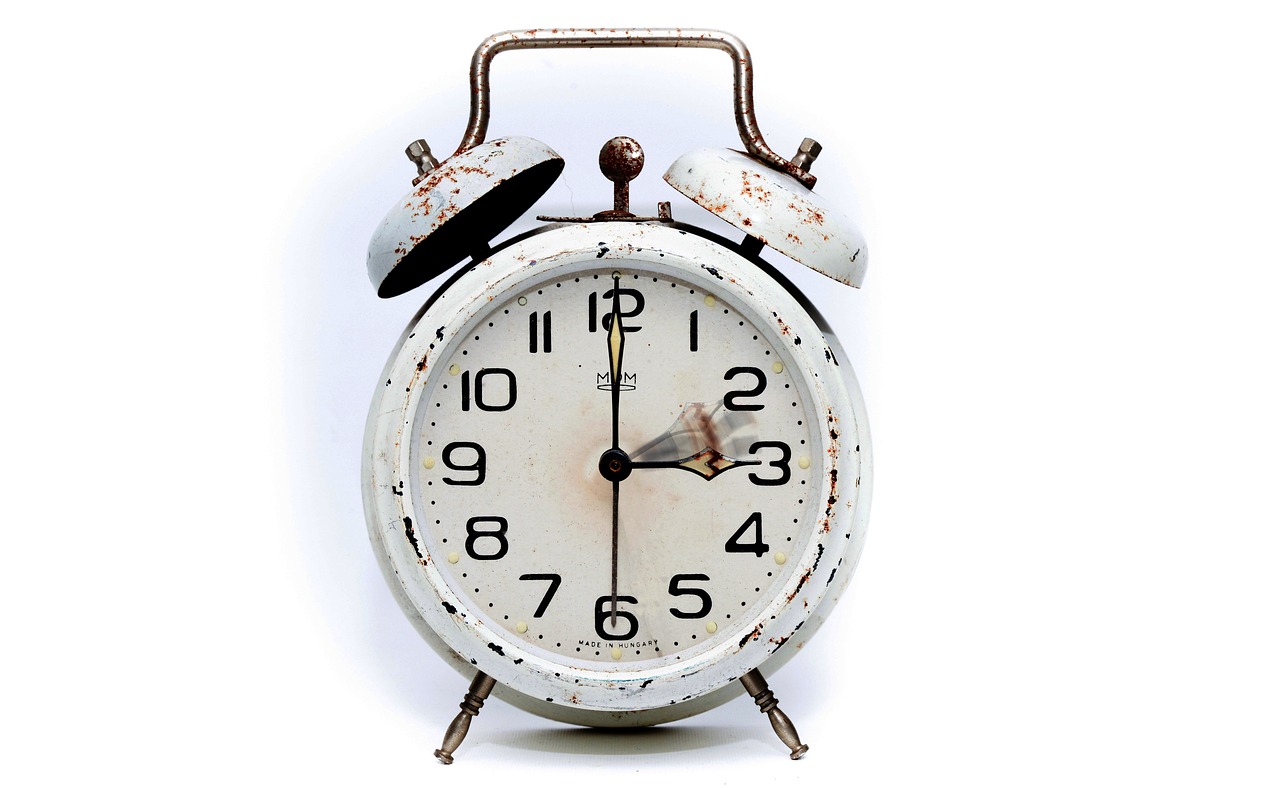 piro4d-alarm-clock-2175382_1280 Alarm Clock with Daylight Saving Time Change - Spring Forward - Image by PIRO from Pixabay